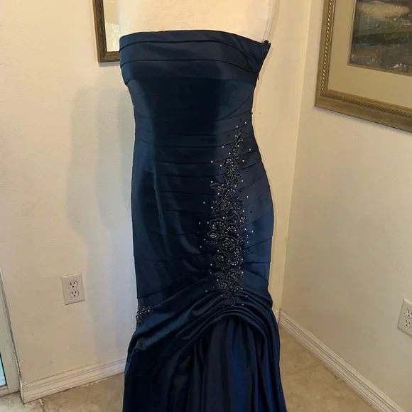 YSA MAKINO Elegant Navy Strapless Beaded Evening Gown Size 4/6 - Picture 2 of 16